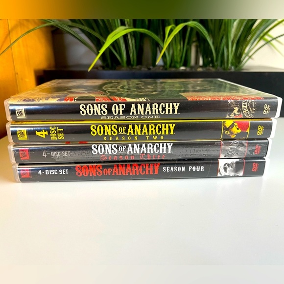 SONS of Anarchy dvd season one-four 1-4 FX productions Jax Teller Gemma Teller - Picture 1 of 4